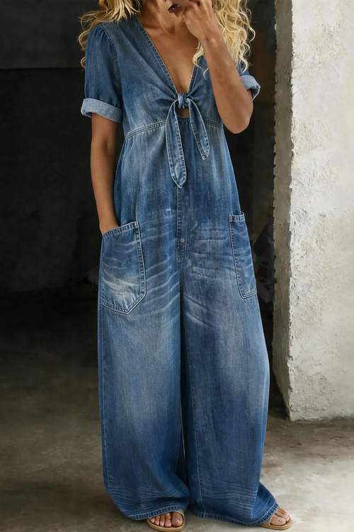 Naya | Short jumpsuit with V-neckline and short sleeves
