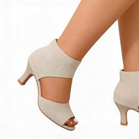 Ορθοπεδικές γόβες Agnes, ζευγάρι σε λευκό φόντο
